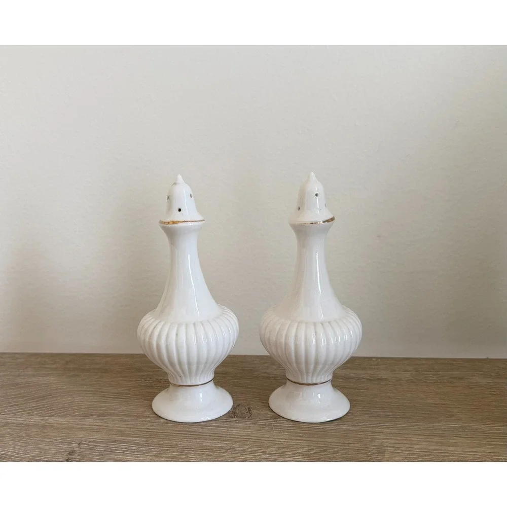 Porcelane Collection Salt &‎ Pepper Shakers Ribbed White Gold Trim 5 5/8